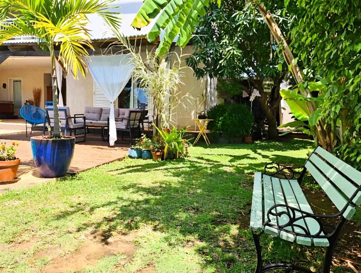 Ti Case Fleurie * Piscine * Jardin Tropical Сен-Лё Экстерьер фото
